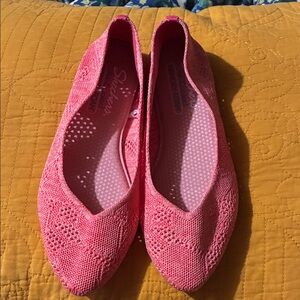 Skechers Women's Vibrant Pink Loafers